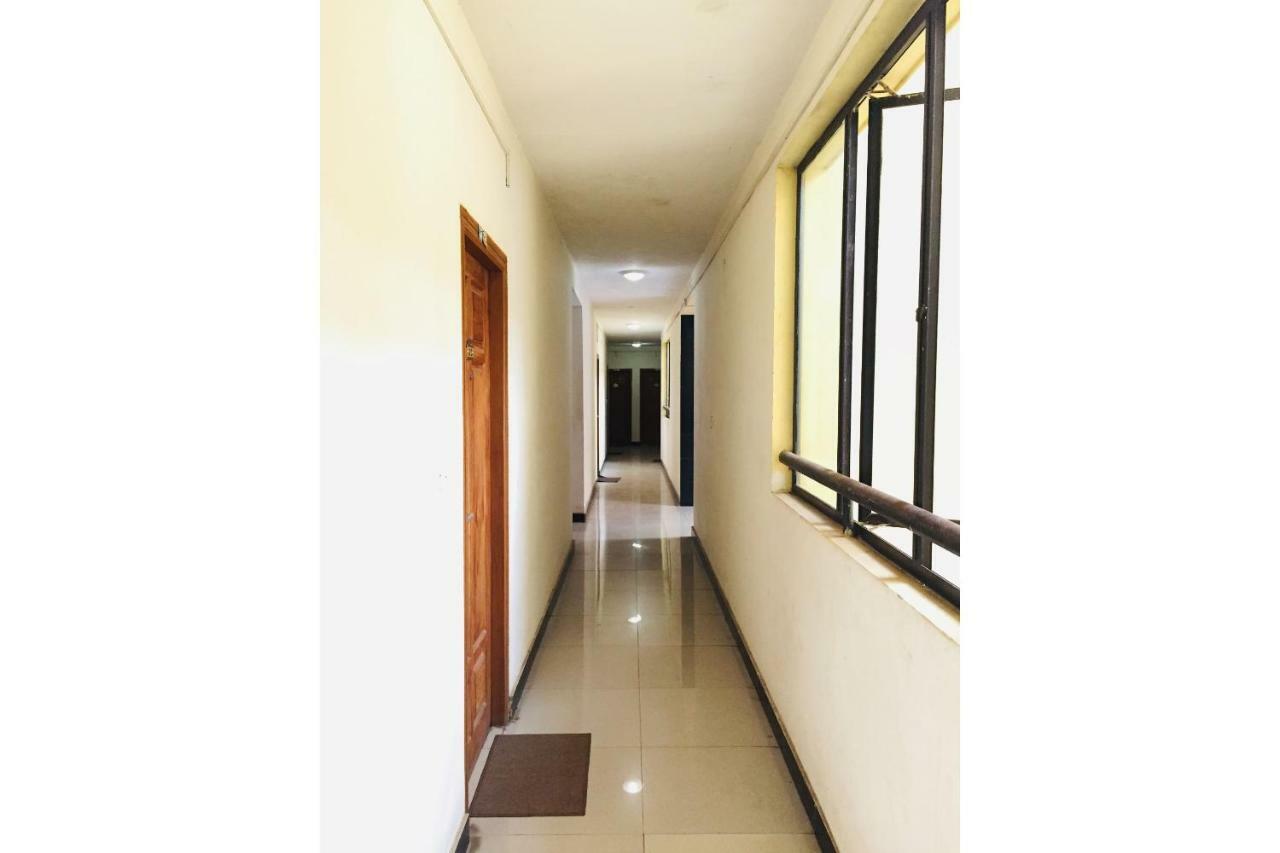 Hôtel Krishna Gardens à Guruvāyūr Extérieur photo