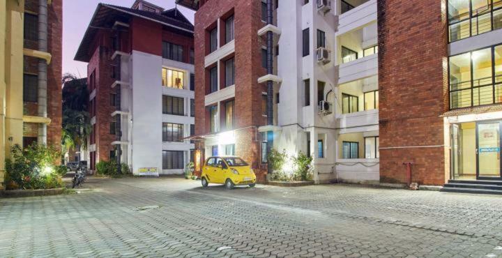 Hôtel Krishna Gardens à Guruvāyūr Extérieur photo