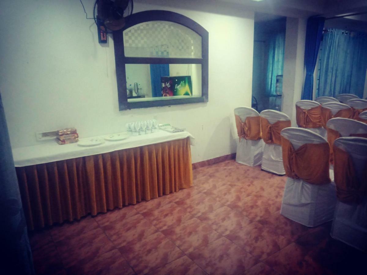 Hôtel Krishna Gardens à Guruvāyūr Extérieur photo