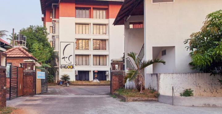 Hôtel Krishna Gardens à Guruvāyūr Extérieur photo